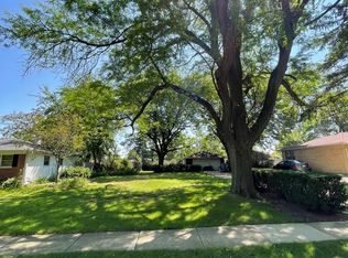 1203 S Robert Dr, Mount Prospect, IL