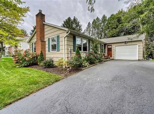 91 Beacon Hills Dr N, Penfield, NY 14526