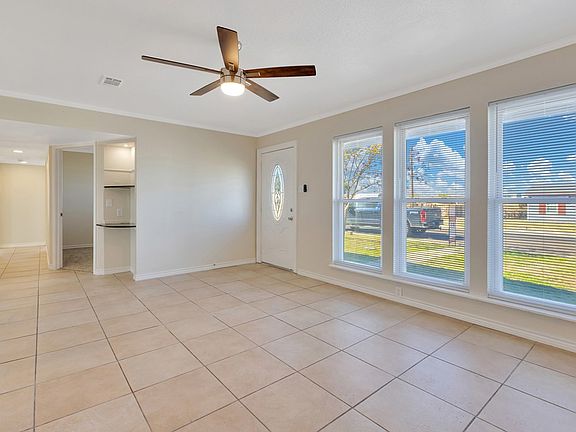 3rd image of 3704 Travis Ave