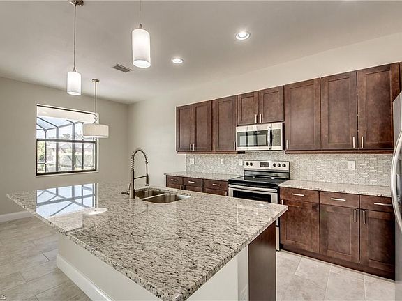 5th image of 1002 Calvin Ave