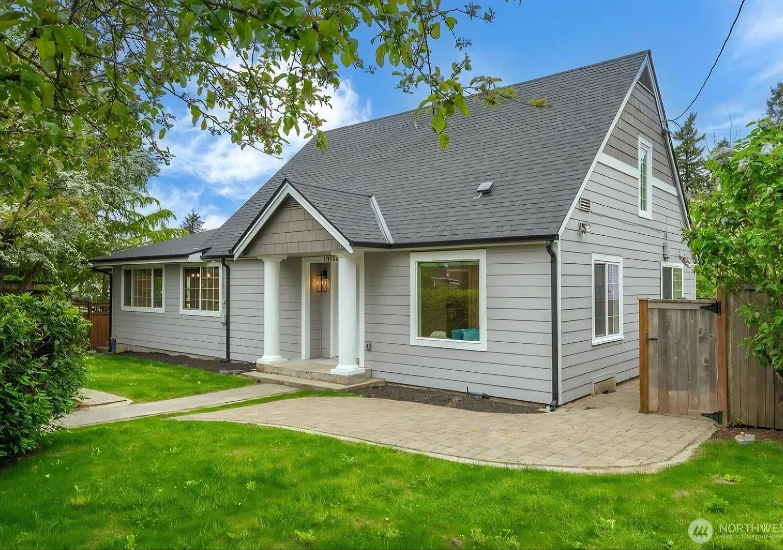 Fully remodeled Kent home - 3 bedrooms, 1.5 bathroom - ready for move in now! — Photo 1