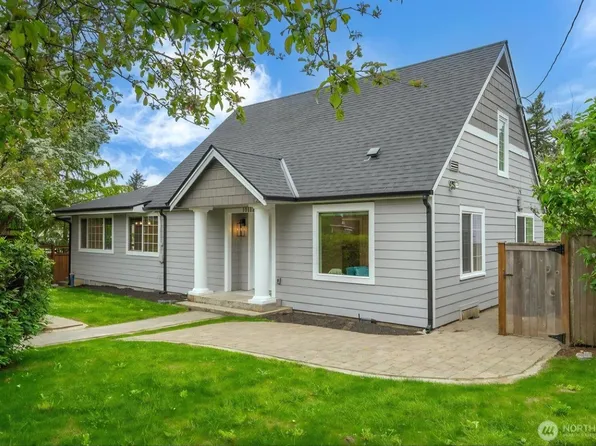 10112 SE 200th St, Kent, WA 98031