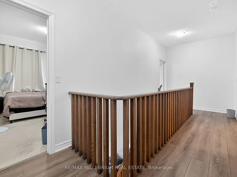 505 Dundas St E — Photo 33