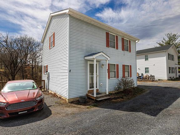 3rd image of 49 White Oak Dr