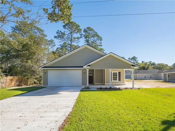 1002 Oglethorpe Ln, Darien, GA 31305