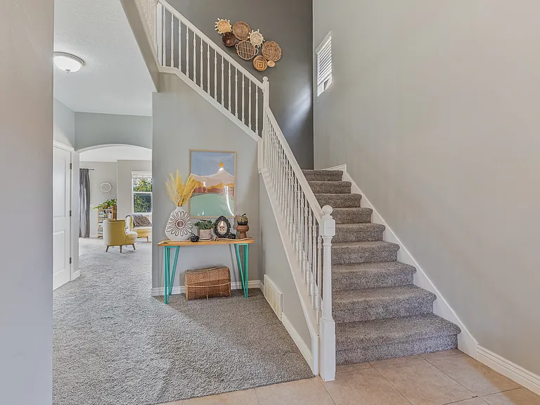 2869 W Chestnut St — Photo 3