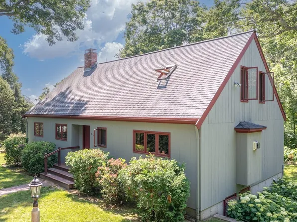 3 Nuovo Dr, Bourne, MA 02532
