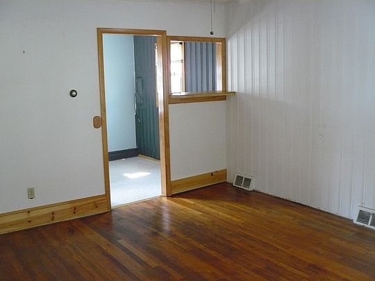 3rd image of 1216 Lynwood St