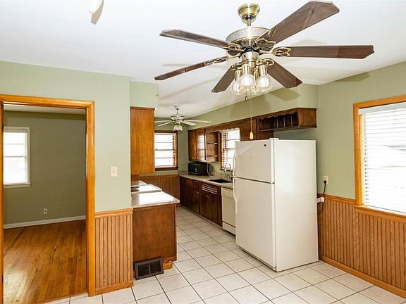 3rd image of 3204 S Saint Joseph St