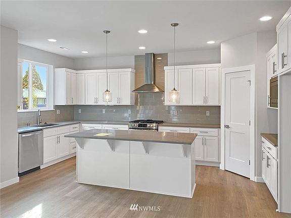 3rd image of 7884 198th Avenue Pl W