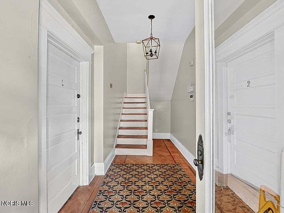 5th image of 2274 Robinwood Ave