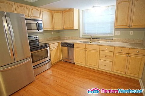 2nd image of 213 Glenmoor Ln