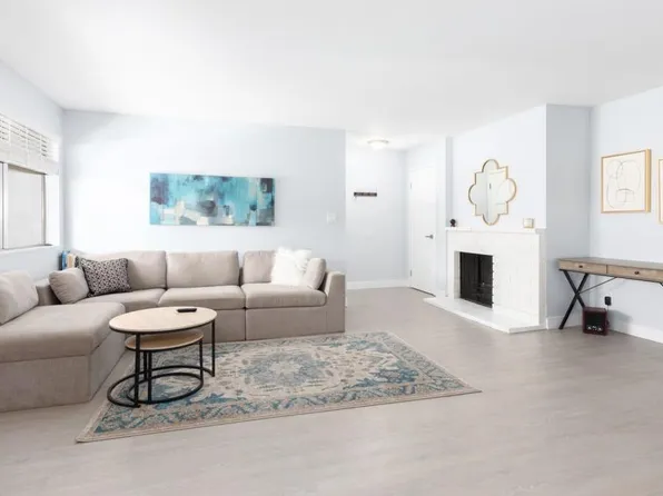 17562 Vandenberg Ln APT 8, Tustin, CA 92780