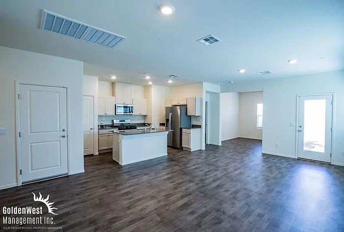 2 bed, 2.0 bath, 1197 sqft, $1,900 — Photo 4