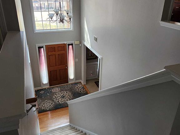 3rd image of 35 Carlisle Ct