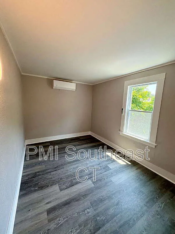 2 bed, 1.0 bath, 700 sqft, $1,400 — Photo 3