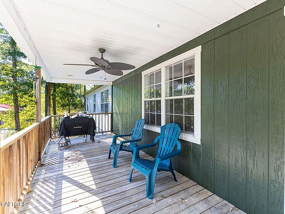 3rd image of 1075 Harmon Ln