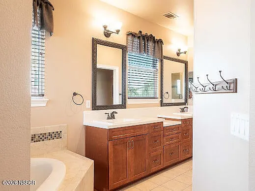 549 Palomar Cir — Photo 2