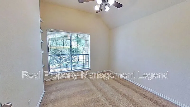 3 bed, 2.0 bath, 1629 sqft, $2,495 — Photo 3