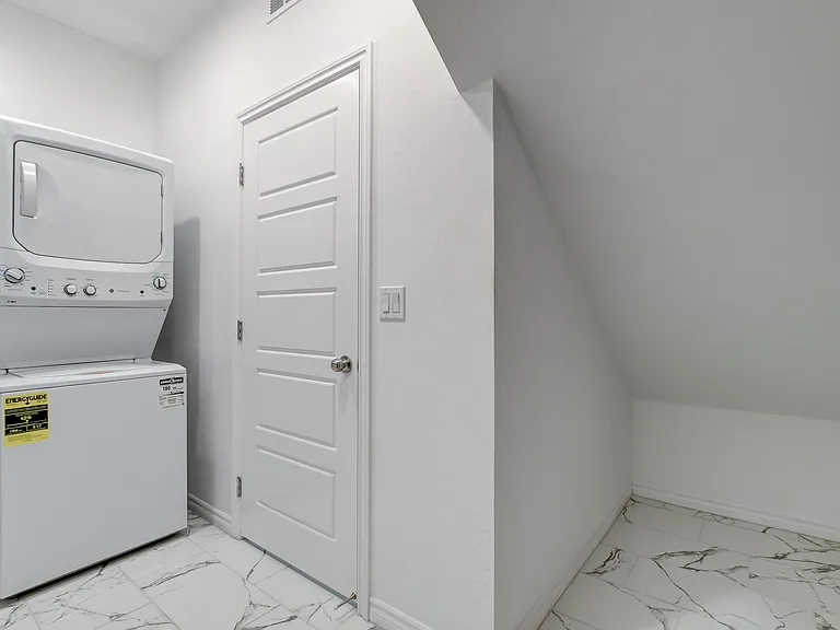 293 Mount Langley St #B — Photo 17
