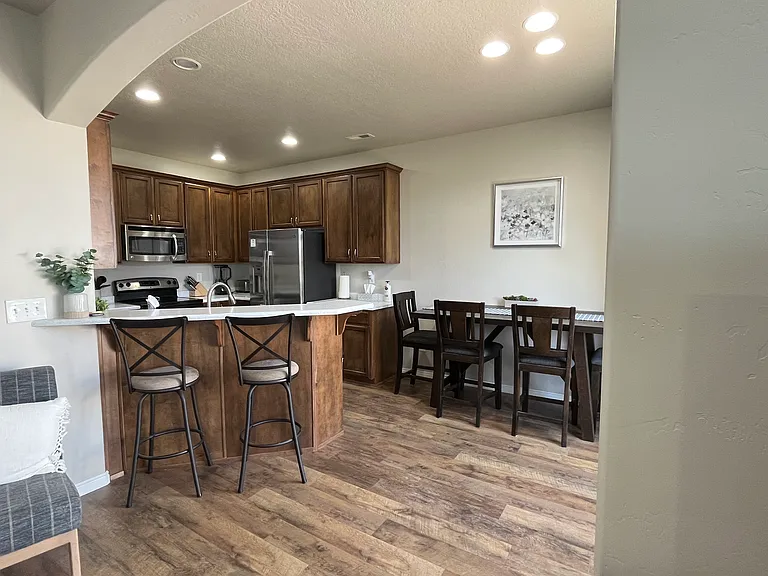 881 Berkeley Dr — Photo 14