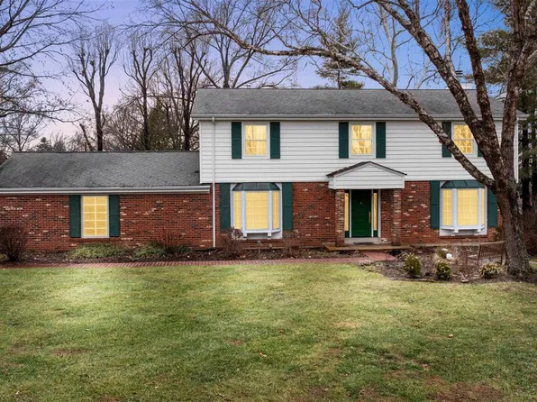 823 Carillon Ct, Saint Louis, MO 63141