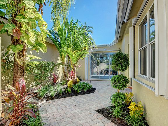 4th image of 4726 Carlton Golf Drive