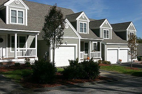 Open Floor Plan townhouse with many upgrades