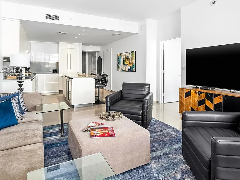 88 SW 7th St #1006 — Photo 11