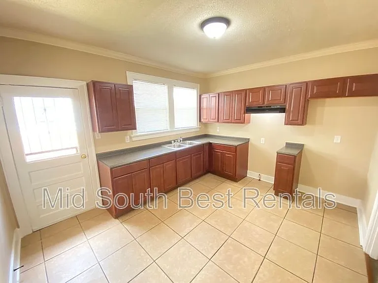 1358 Faxon Ave — Photo 7