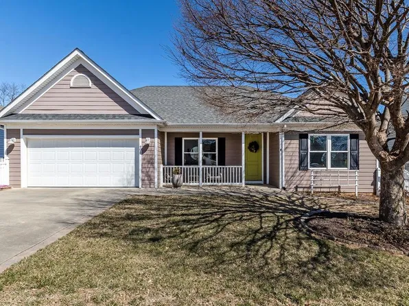 401 Stonewall Jackson Blvd, Staunton, VA 24401