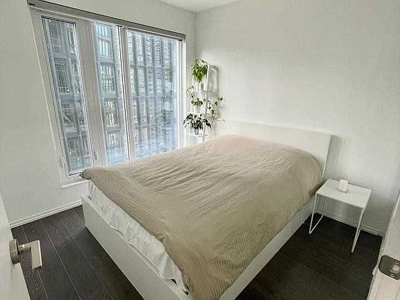 2nd image of 68 Shuter St Unit 2305