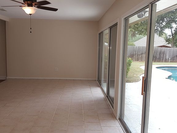 4th image of 2152 Lake Crest Dr