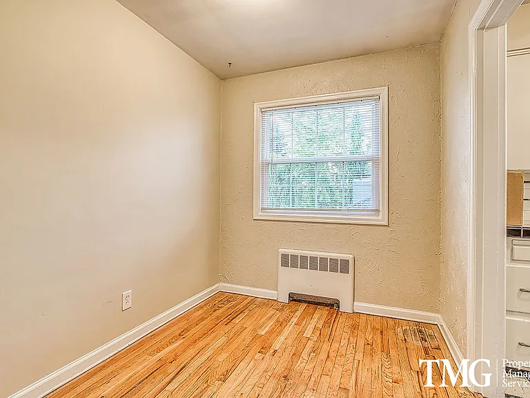 Regency Park Apartments — Photo 9