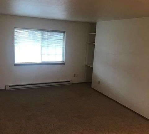 Bad pic of great living room. Dining area doesn't even show. Sorry :-)