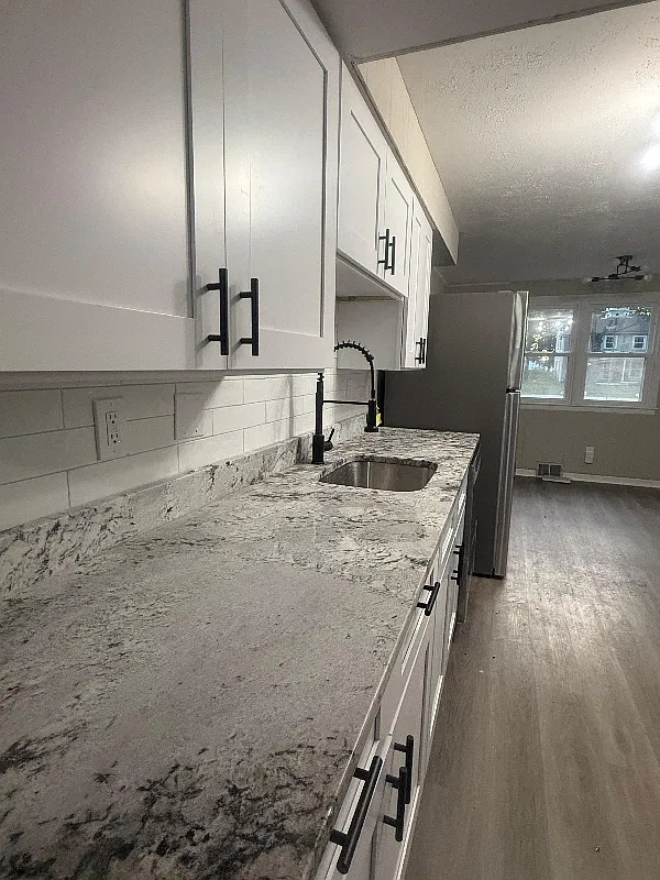 3 bed, 1086 sqft, $1,725 — Photo 3