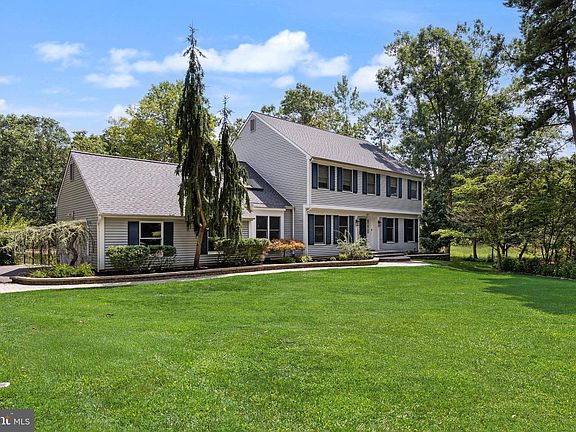 2nd image of 6 Cobblestone Ln