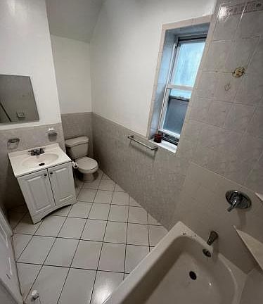 5th image of 2721 Wallace Ave APT 1