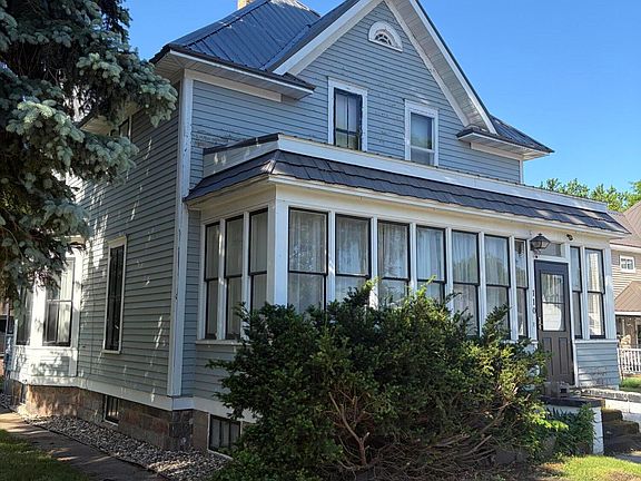 3rd image of 110 1st Ave SW
