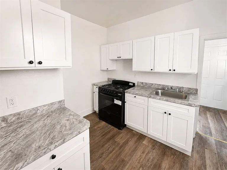 2238 N Pine St — Photo 6