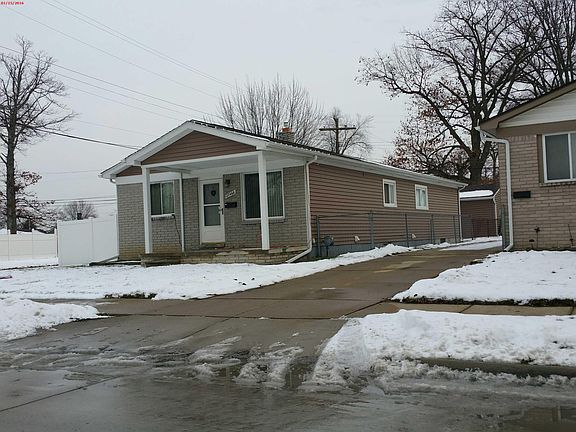 4th image of 27466 Groveland St