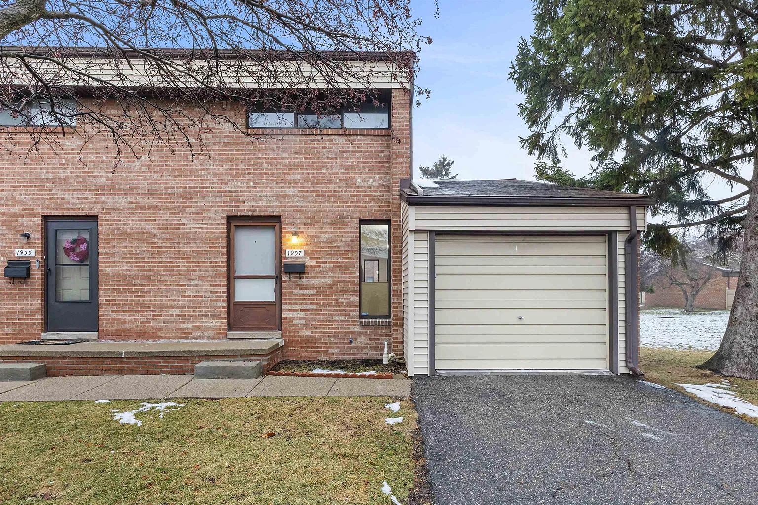 1957 Nicholas Ct photo 1