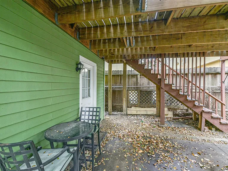 402 Bomar St — Photo 2
