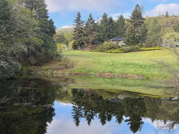 3115 Deer Trail Ln, Medford, OR 97501