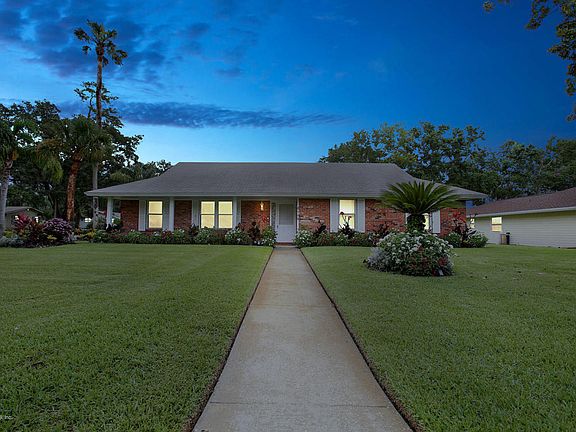 3rd image of 102 Trudee Dee Ln