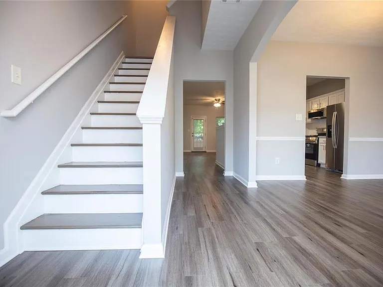 649 Kenridge Dr — Photo 2