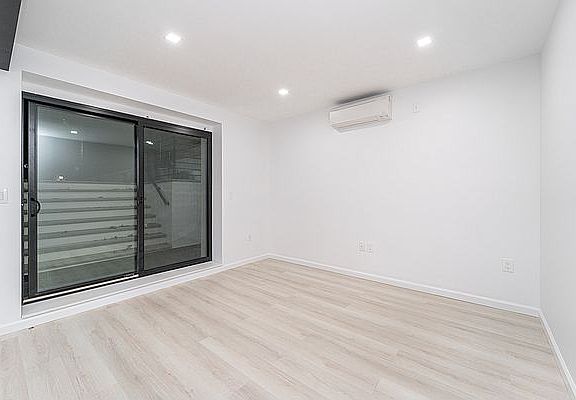 3rd image of 21-34 33rd St #L