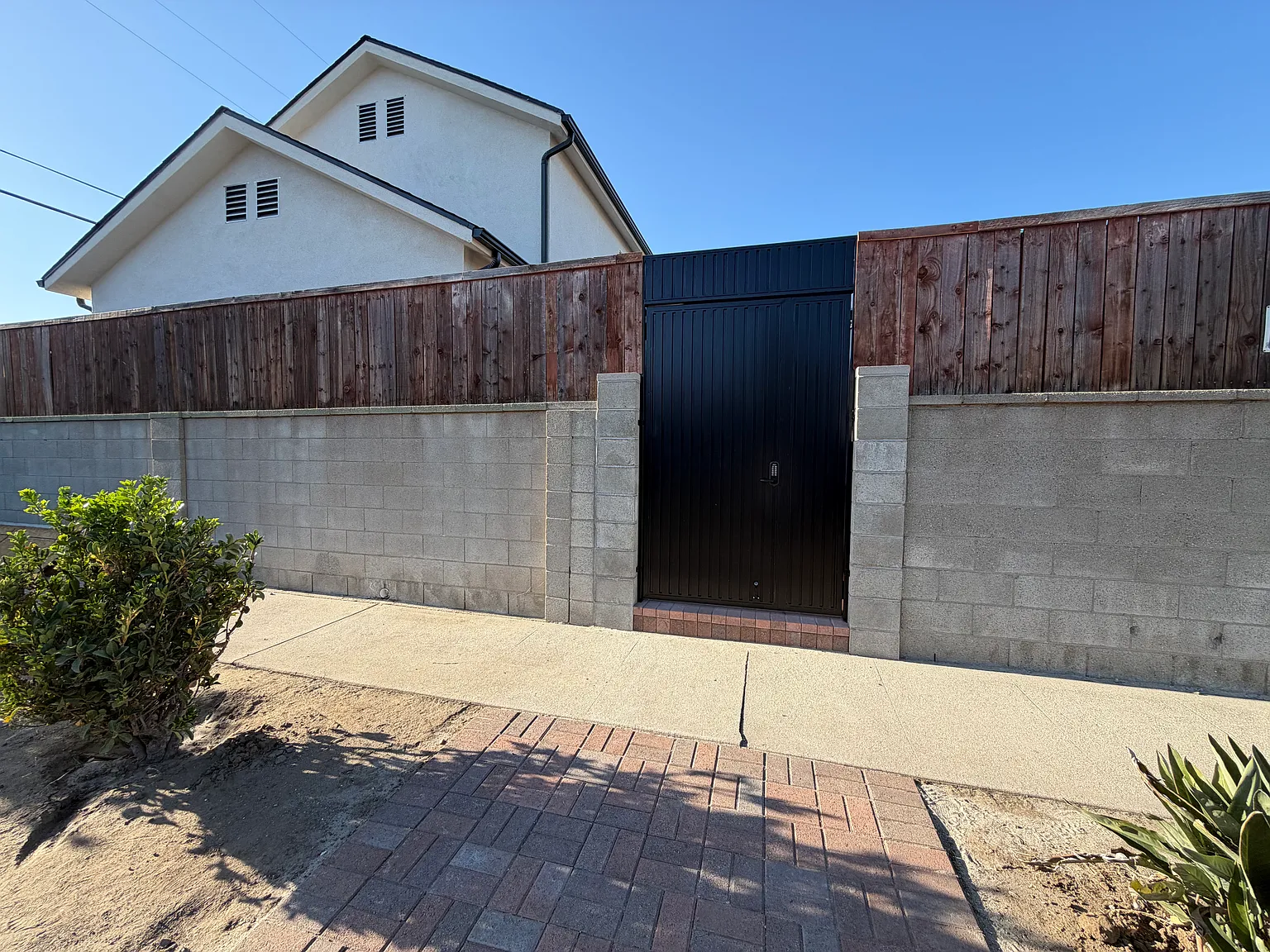 3 bed, 1250 sqft, $4,295 — Photo 1