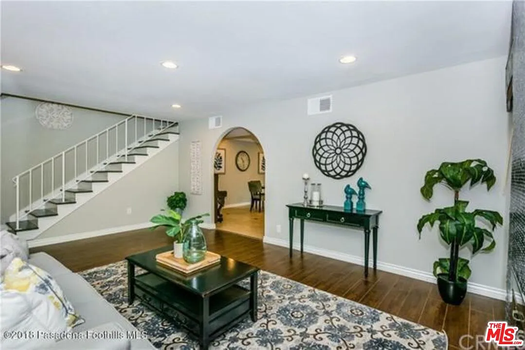 2 bed, 2.5 bath, 1598 sqft, $3,600 — Photo 2