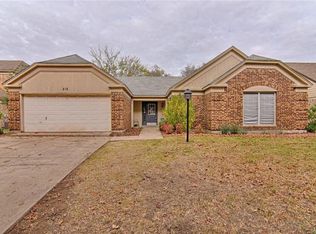 216 Commonwealth Cir, Grand Prairie, TX 75052